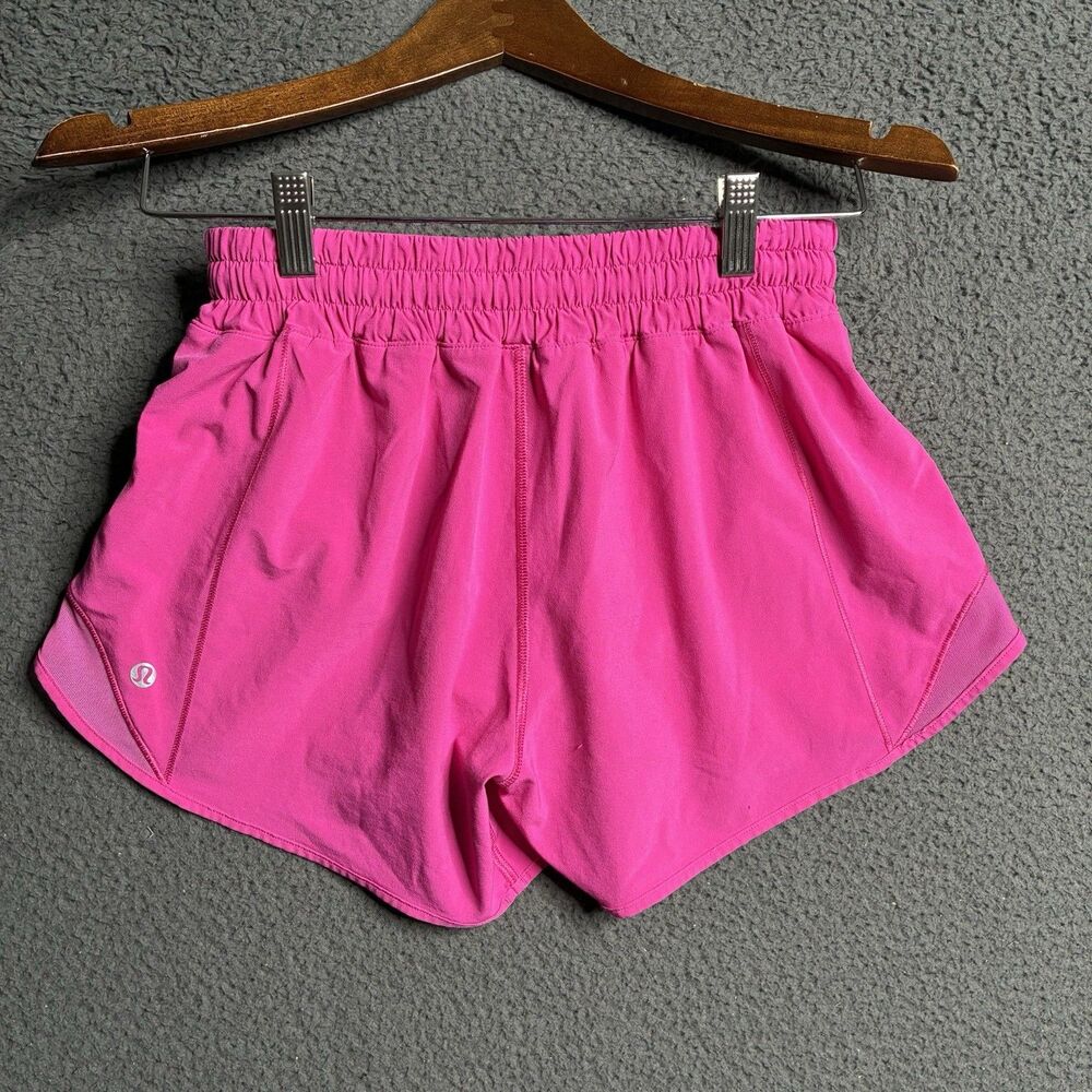 Lululemon Hotty Hot Low Rise Shorts 2.5" Inseam Women's Size 6 Sonic Pink